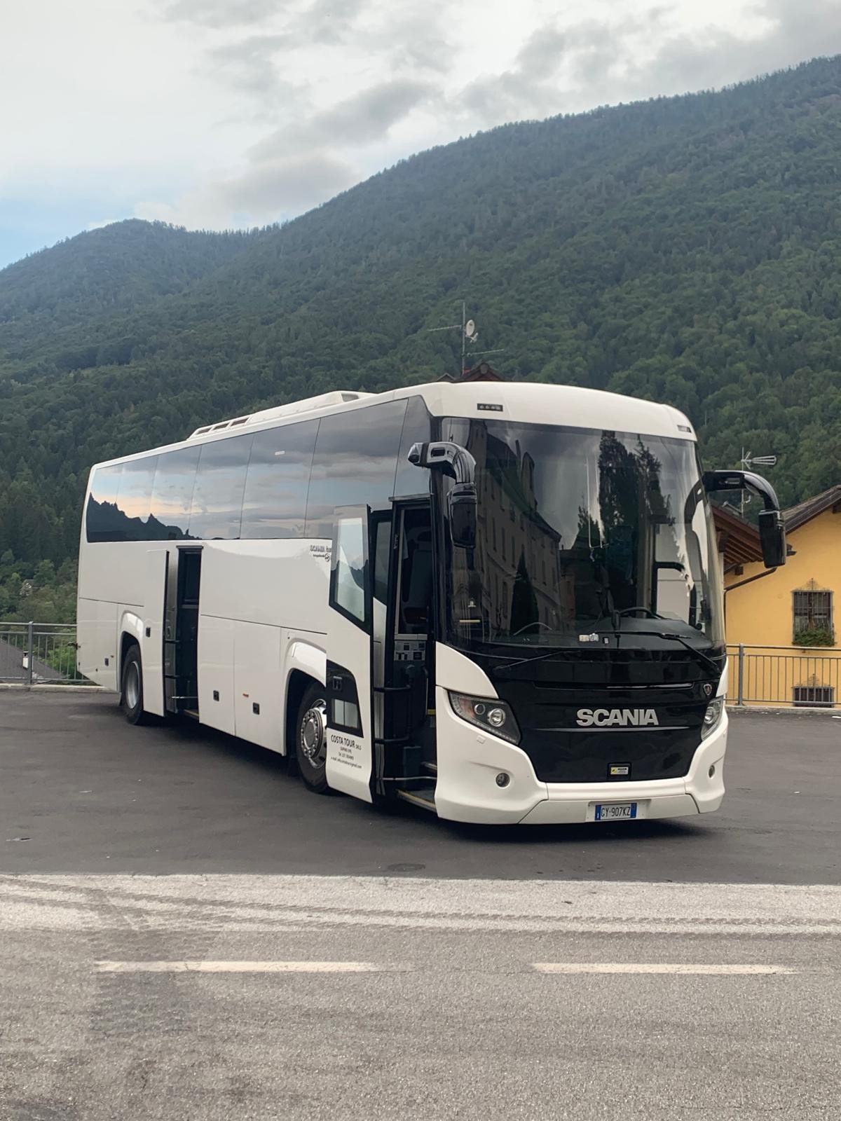 Scania Touring HD, vista anteriore