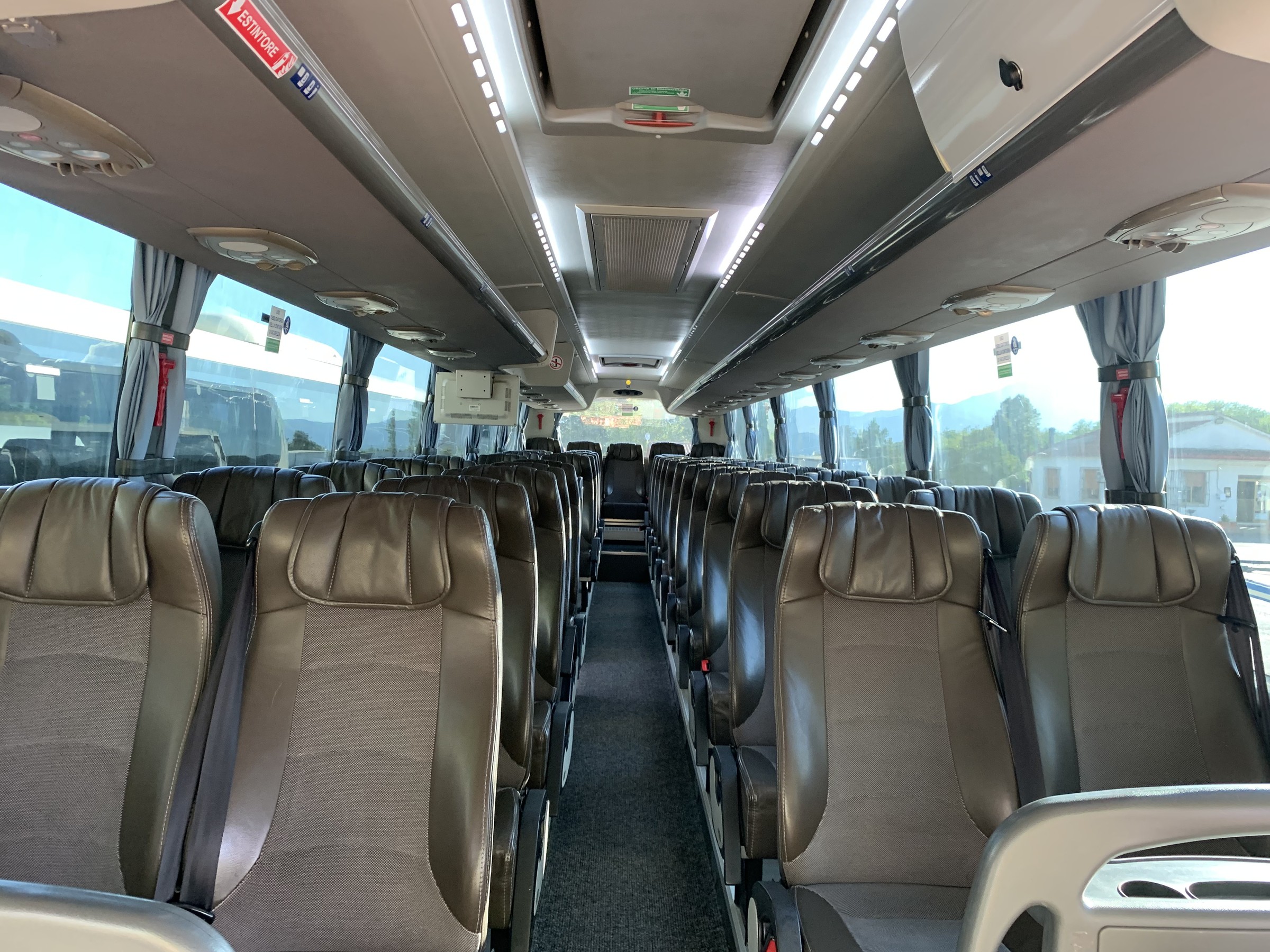 Interni dello Scania Touring HD, vista verso il parabrezza